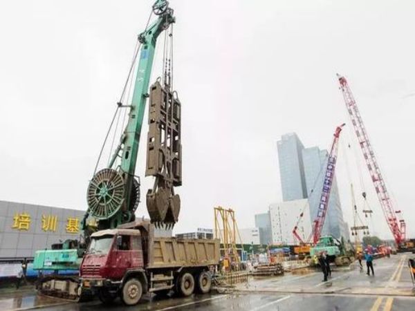 铁东区吊车出租电话_提供8500吨吊车出租